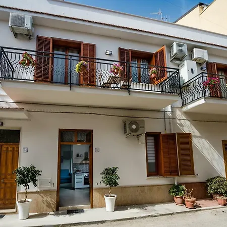 Annina'S Home Castellammare del Golfo Buitenkant foto